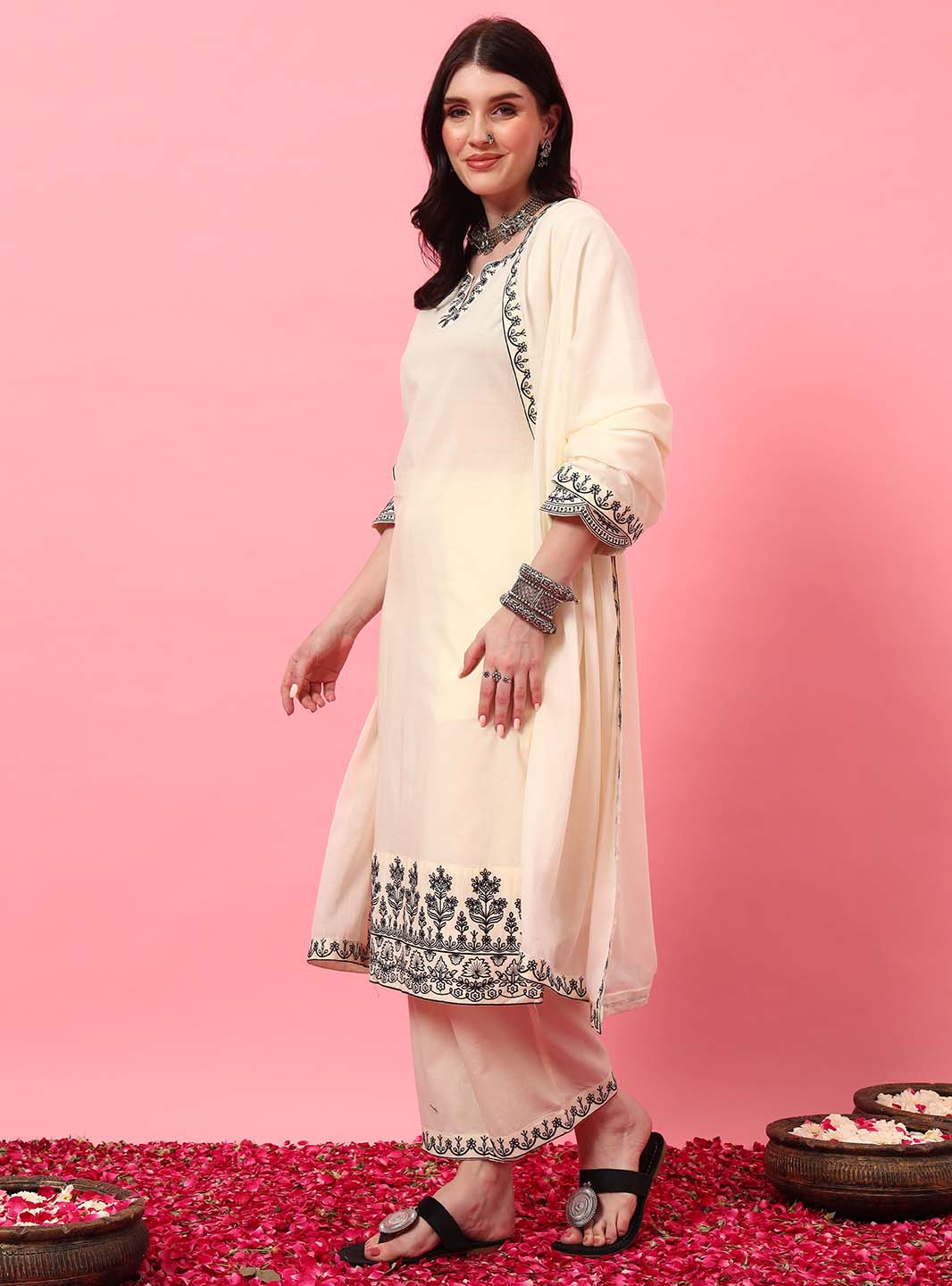 Side view of embroidery on Mahukaa off-white straight kurta – women's festive ethnic kurta set