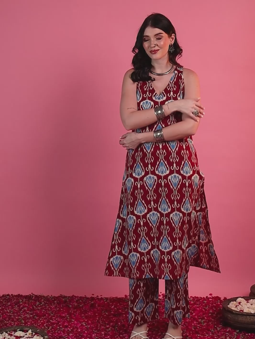 Wine Ikkat Straight Kurta Set with Round V-Neckline and Discharge Print Detailing